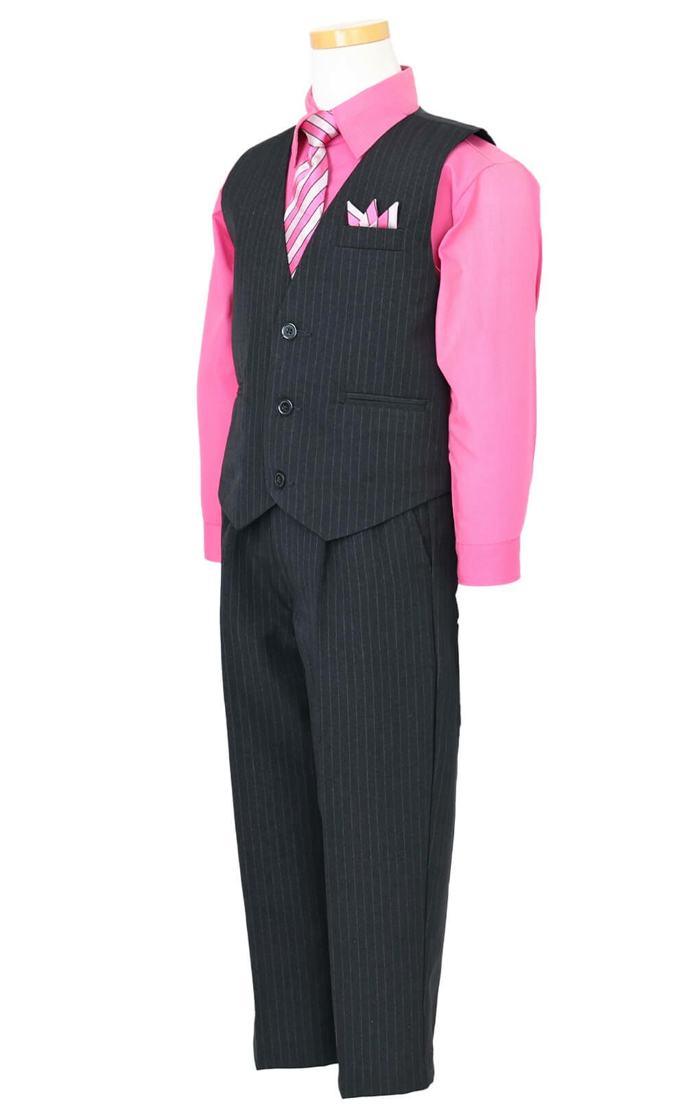 特別な日にぴったりのカラーの男の子用フォーマルスーツ。シンプルで美しいシルエットが魅力のAngel's Closetの子供フォーマル レンタル商品（【レンタル】ベストスーツ4点セット（CC1688）フクシア）｜画像4